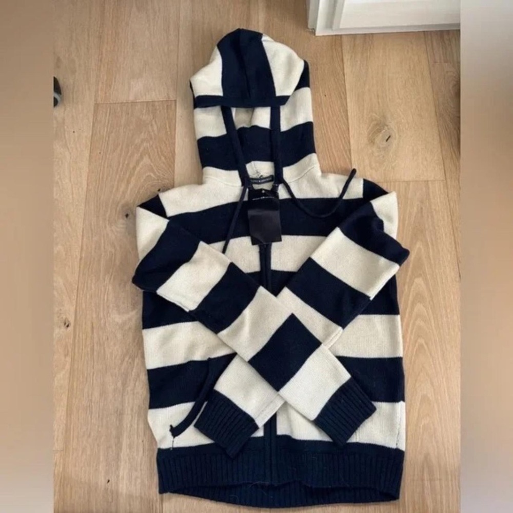 Brandy Melville Zip up